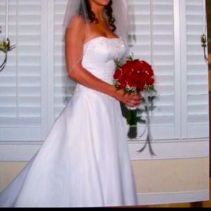Beaded wedding gown size 4